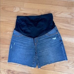 Maternity denim jean boyfriend short